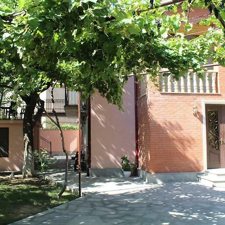 Emis Hotel Tbilisi Ngoại thất bức ảnh