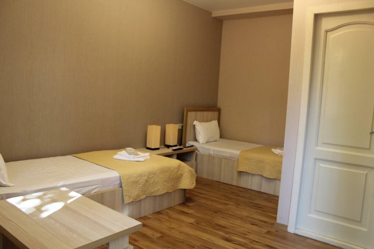 Emis Hotel Tbilisi Ngoại thất bức ảnh