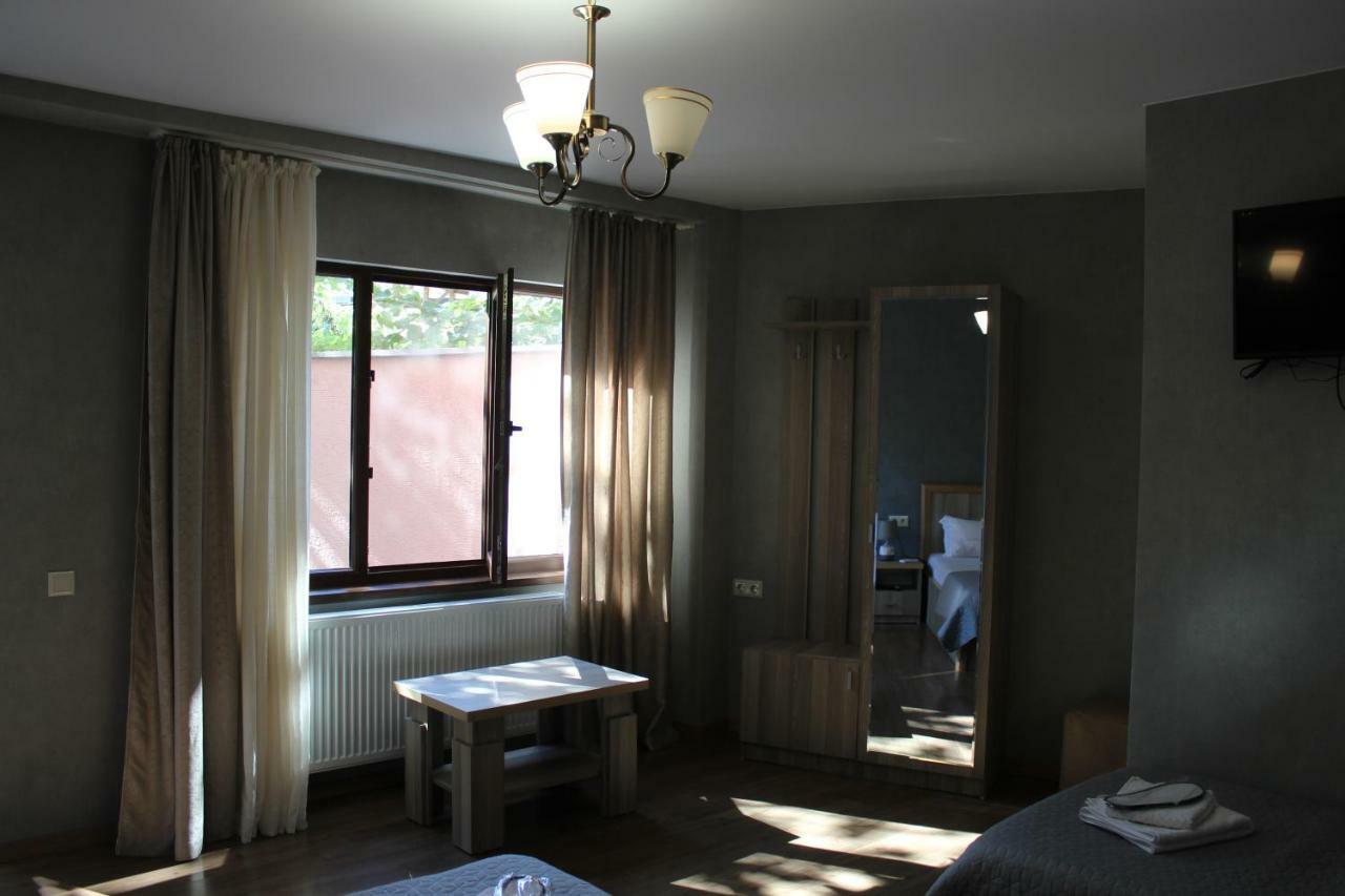 Emis Hotel Tbilisi Ngoại thất bức ảnh